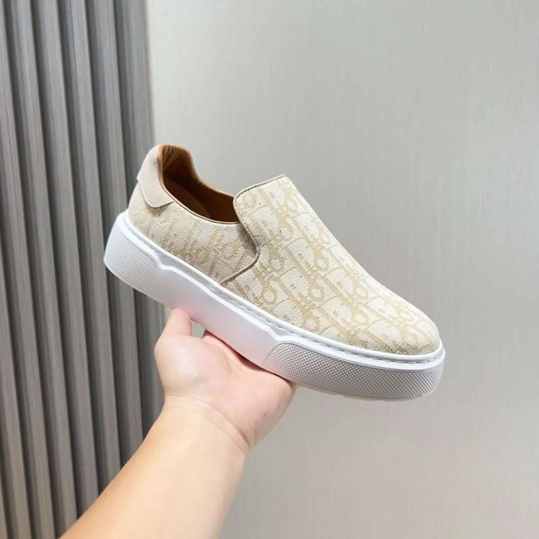 Men's men's shoes💰P380💰[DIOR] Dior's new slip-on shoes🆕Exclusive hot-selling items✨Very comfortable on the feet, fine workmanship Material: Original fabric➕High-quality sheepskin lining + original wear-resistant outsole👍🏻Features: High-end and comfortable, purely handmade to create the perfect shoe that suits you best. Number of yards: 38–45
